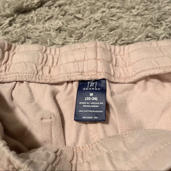 Pink shorts - Picture 3 of 3